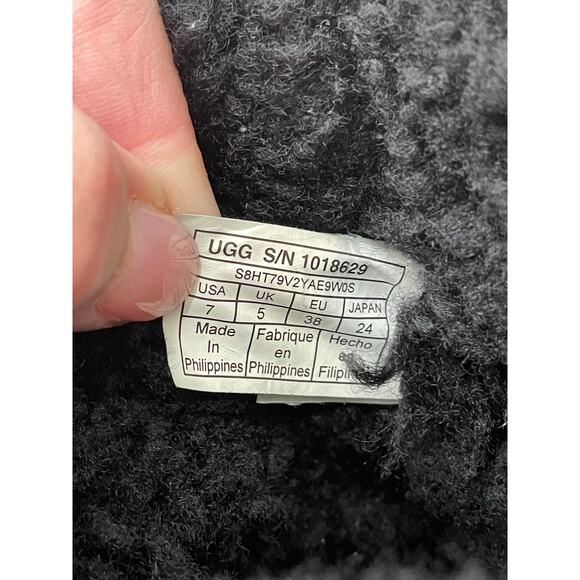 UGG Constantine black shearling boots women’s 7 us - Picture 4 of 7